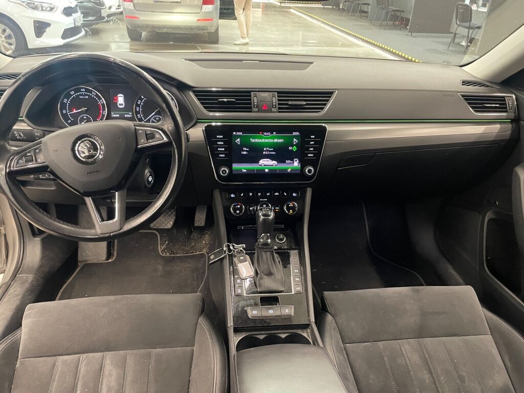 Skoda Superb 2017 Ruskea (beige)