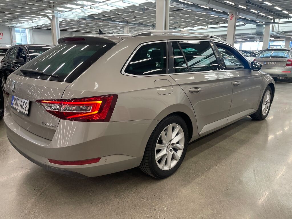 Skoda Superb 2017 Ruskea (beige)