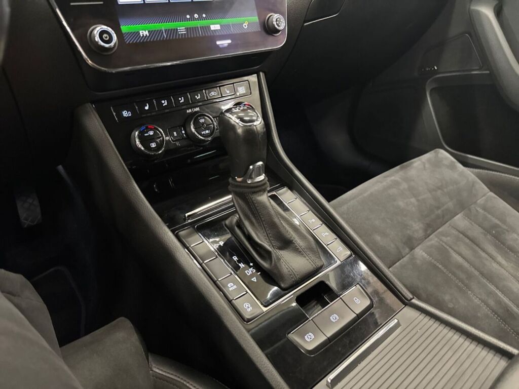 Skoda Superb 2017 Ruskea (beige)