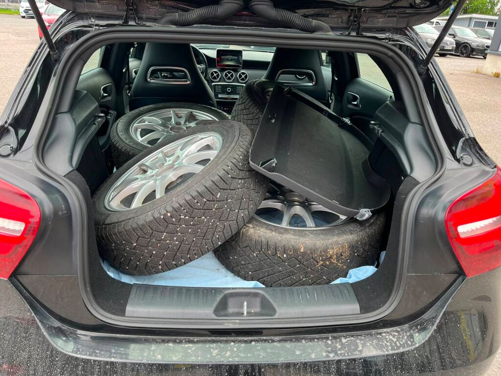 Mercedes-Benz A 2017 Musta