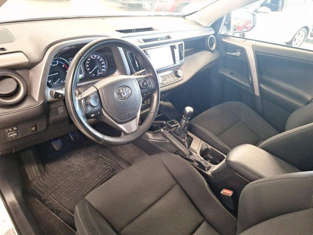 Toyota RAV4 2017 Valkoinen