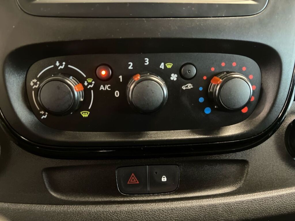 Opel Vivaro 2018 Valkoinen