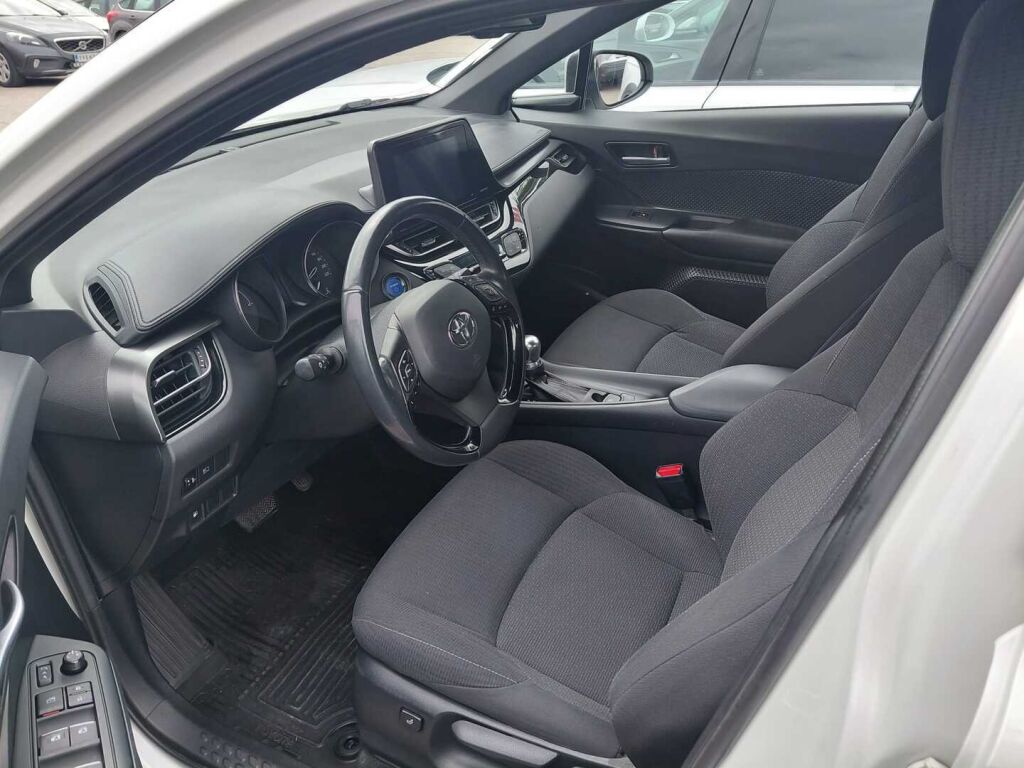Toyota C-HR 2017 Valkoinen