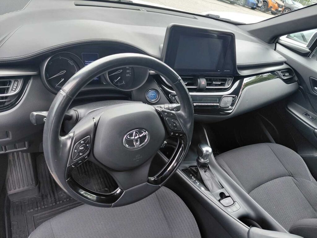 Toyota C-HR 2017 Valkoinen