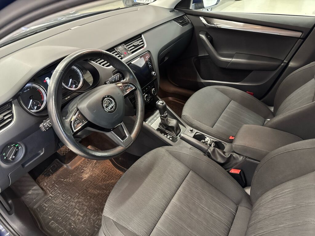 Skoda Octavia 2017 Sininen