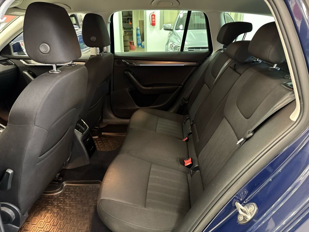 Skoda Octavia 2017 Sininen