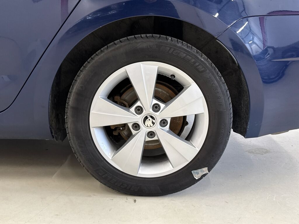 Skoda Octavia 2017 Sininen