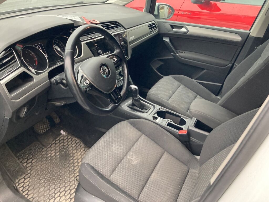 Volkswagen Touran 2018, photo 6/19
