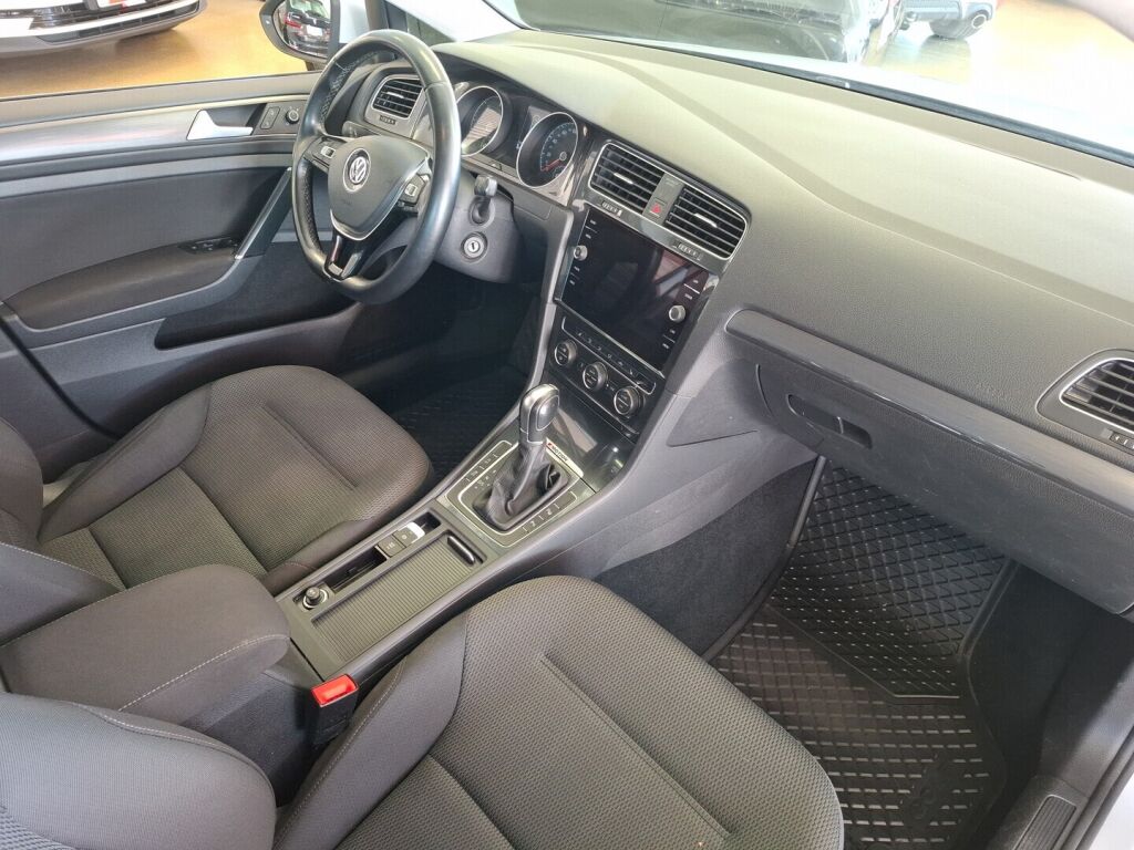 Volkswagen Golf 2017 Valkoinen