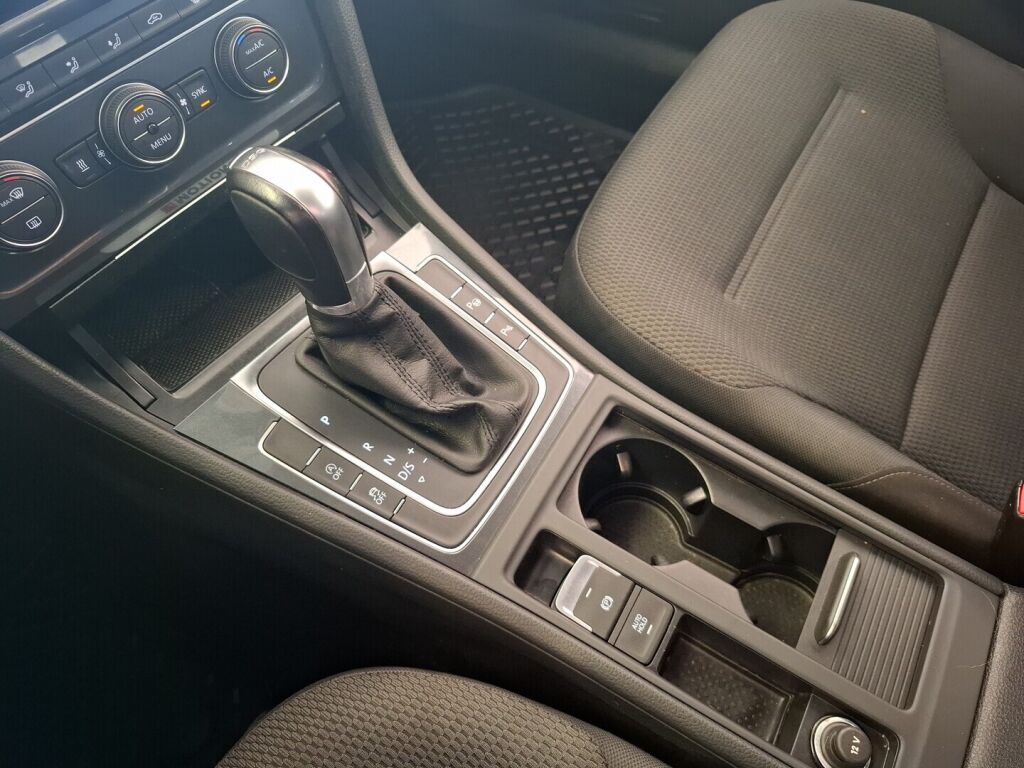 Volkswagen Golf 2017 Valkoinen