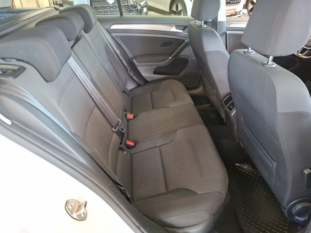 Volkswagen Golf 2017 Valkoinen