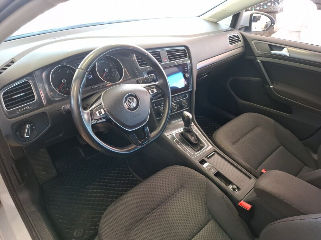 Volkswagen Golf 2017 Valkoinen