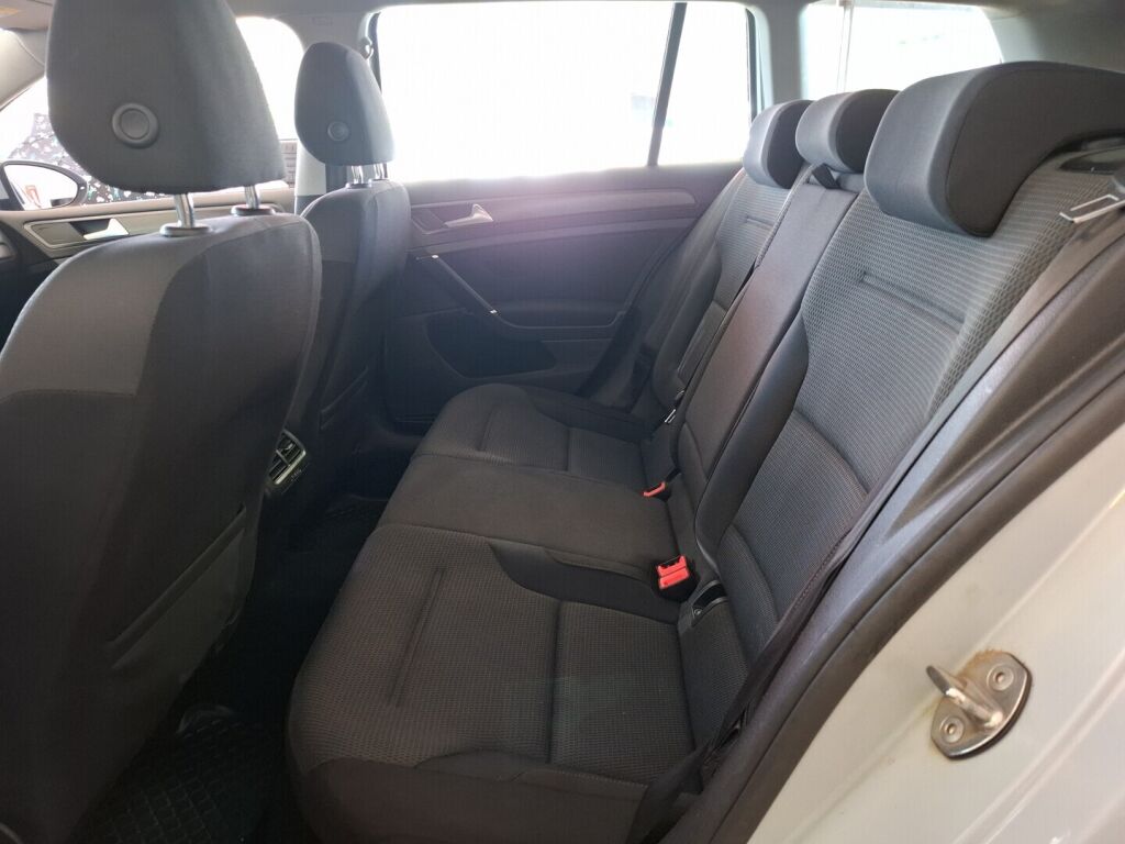 Volkswagen Golf 2017 Valkoinen