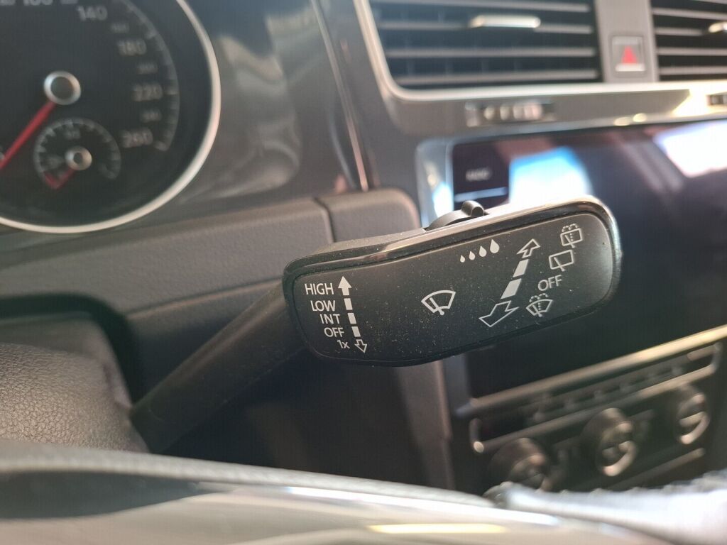 Volkswagen Golf 2017 Valkoinen