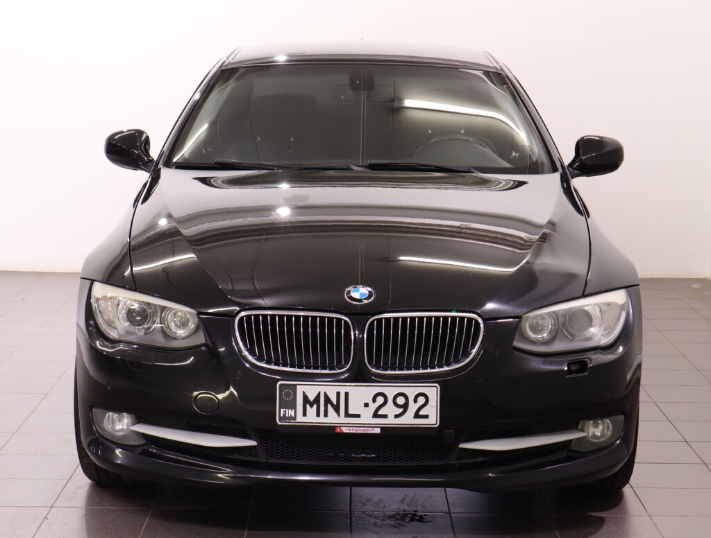 BMW 330 2010 Musta