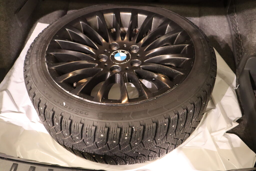 BMW 330 2010 Musta