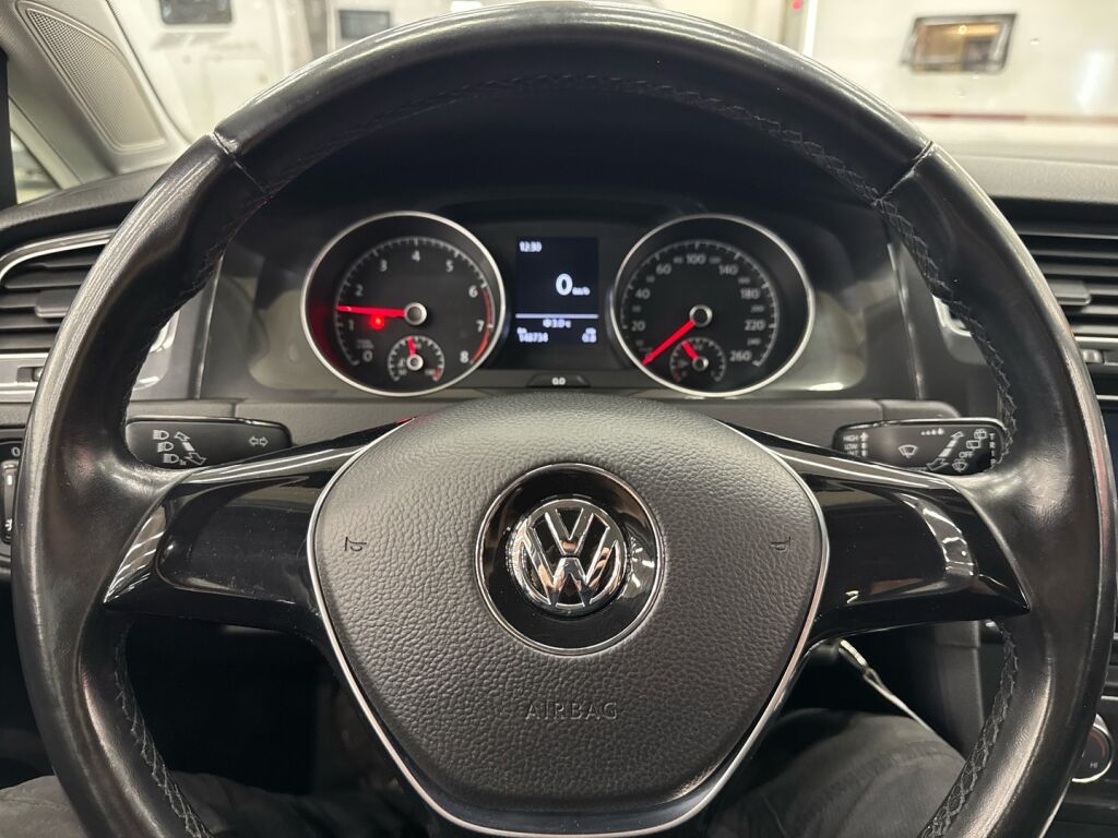 Volkswagen Golf 2018 Valkoinen