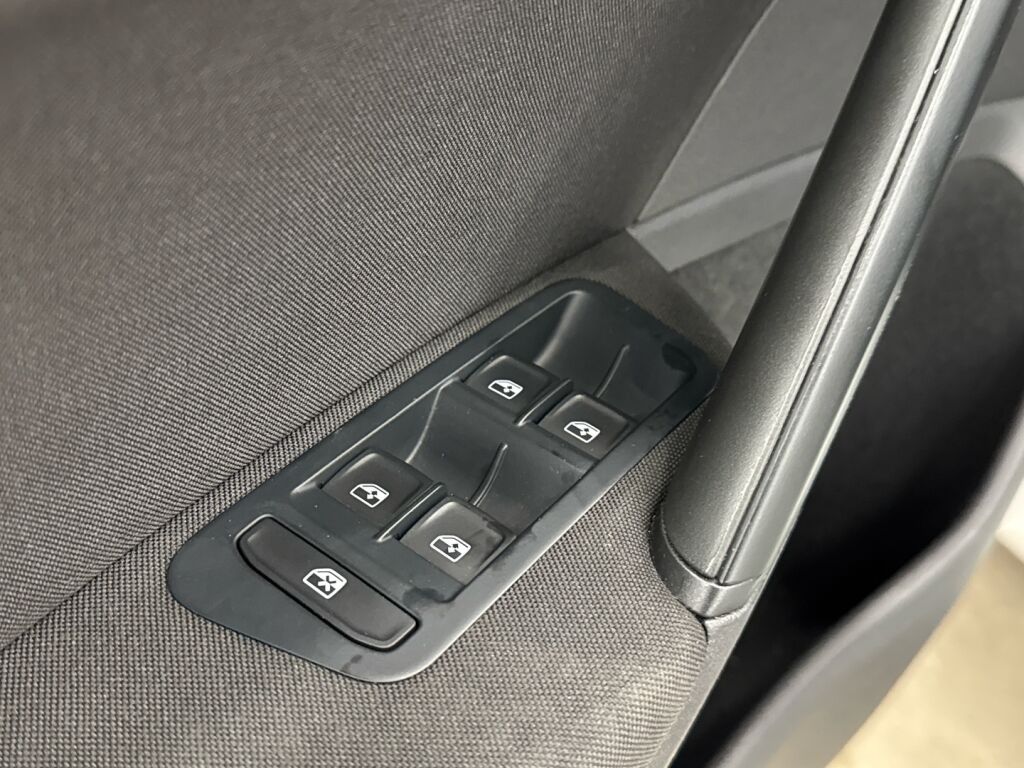 Volkswagen Golf 2018 Valkoinen