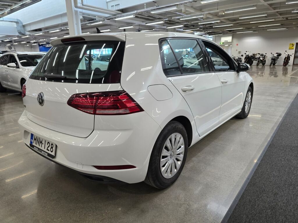 Volkswagen Golf 2018 Valkoinen