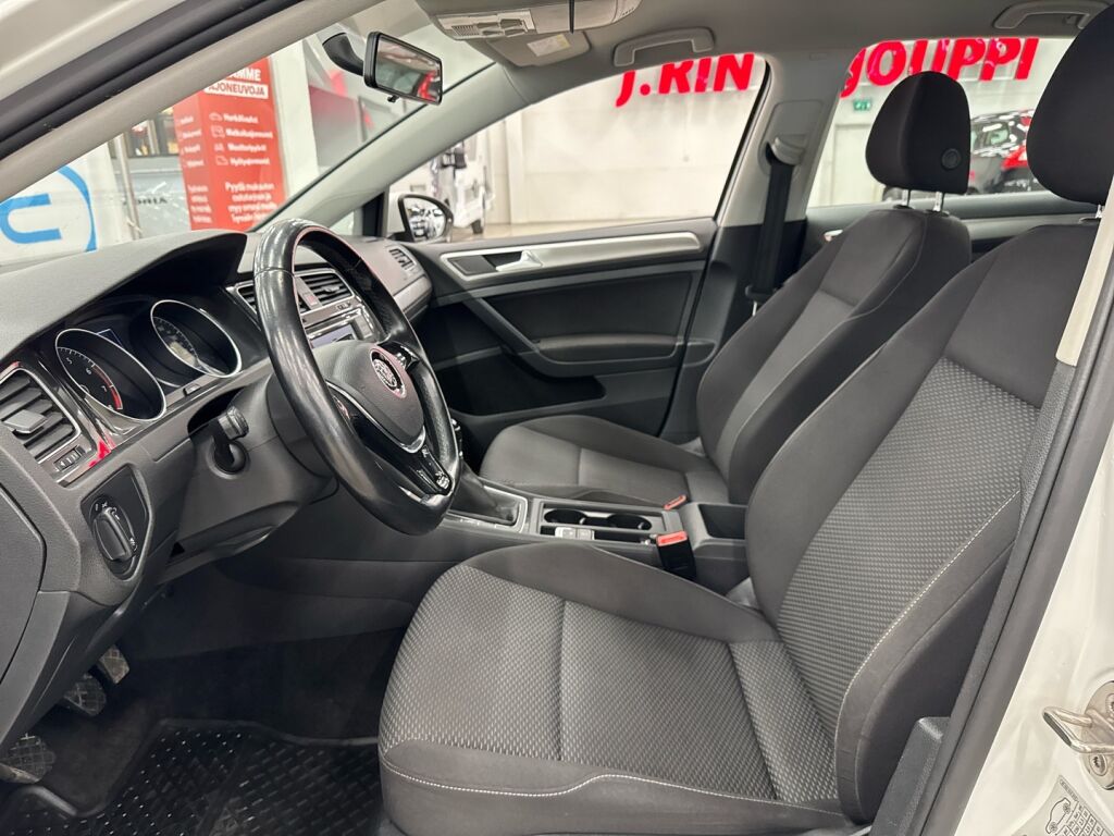 Volkswagen Golf 2018 Valkoinen