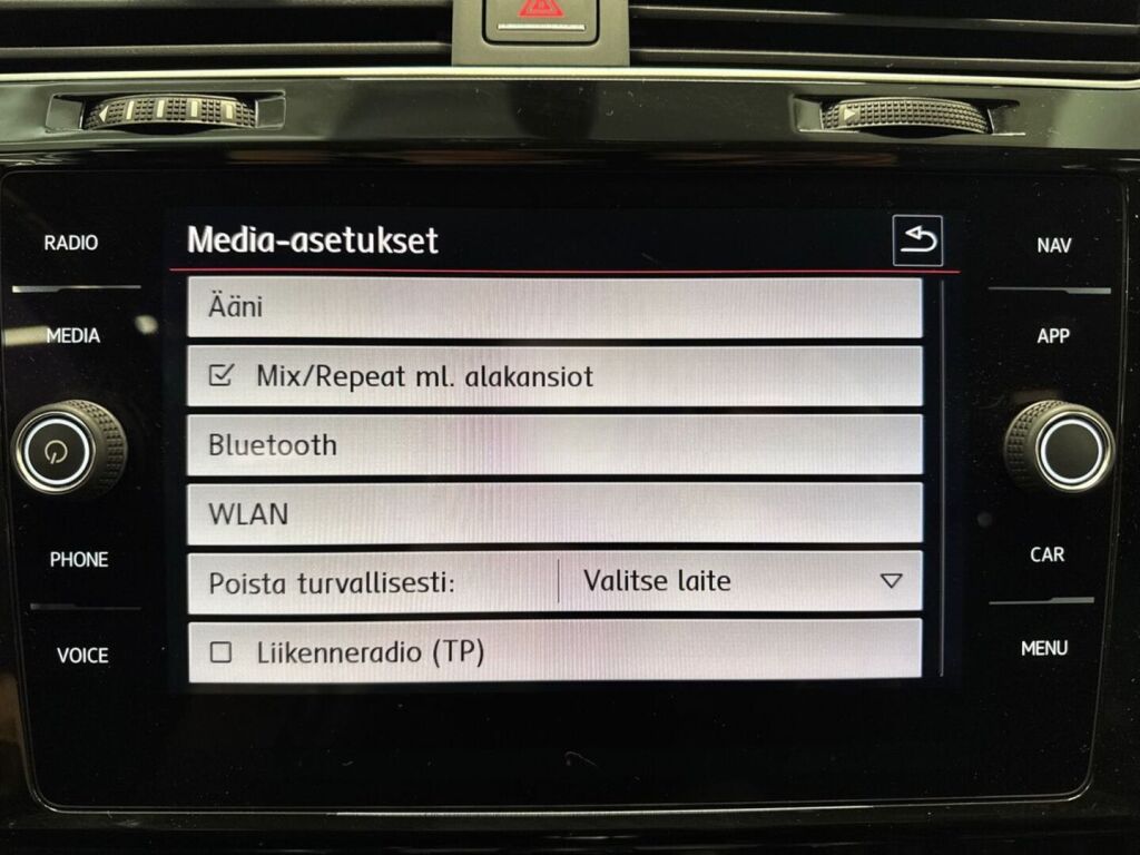 Volkswagen Golf 2018 Valkoinen