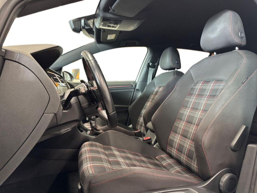 Volkswagen Golf 2018 Valkoinen