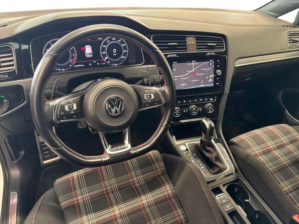 Volkswagen Golf 2018 Valkoinen