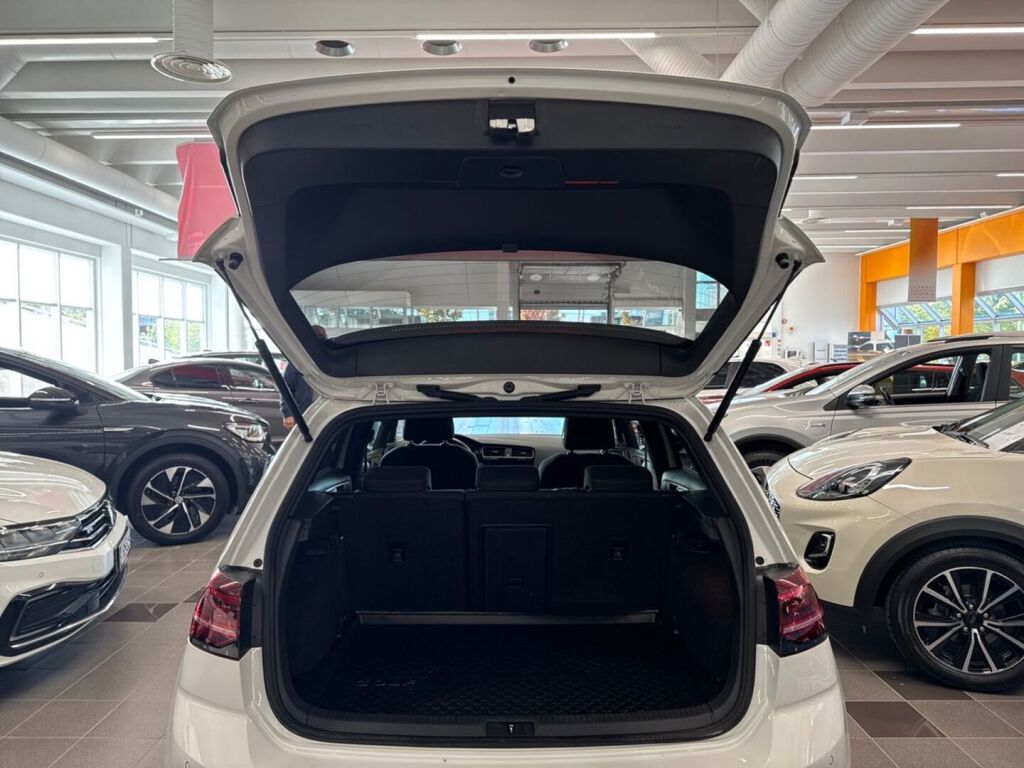 Volkswagen Golf 2018 Valkoinen