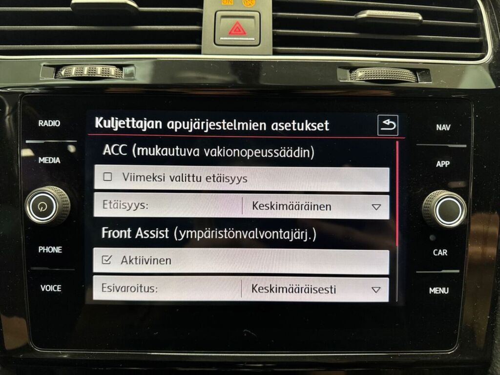 Volkswagen Golf 2018 Valkoinen
