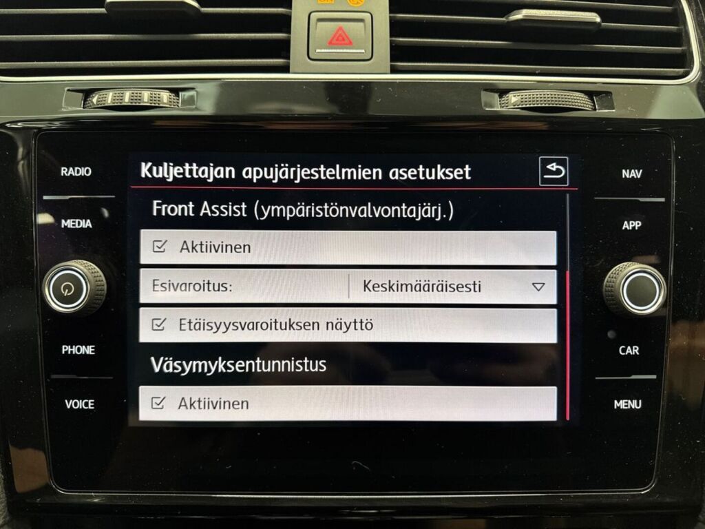 Volkswagen Golf 2018 Valkoinen