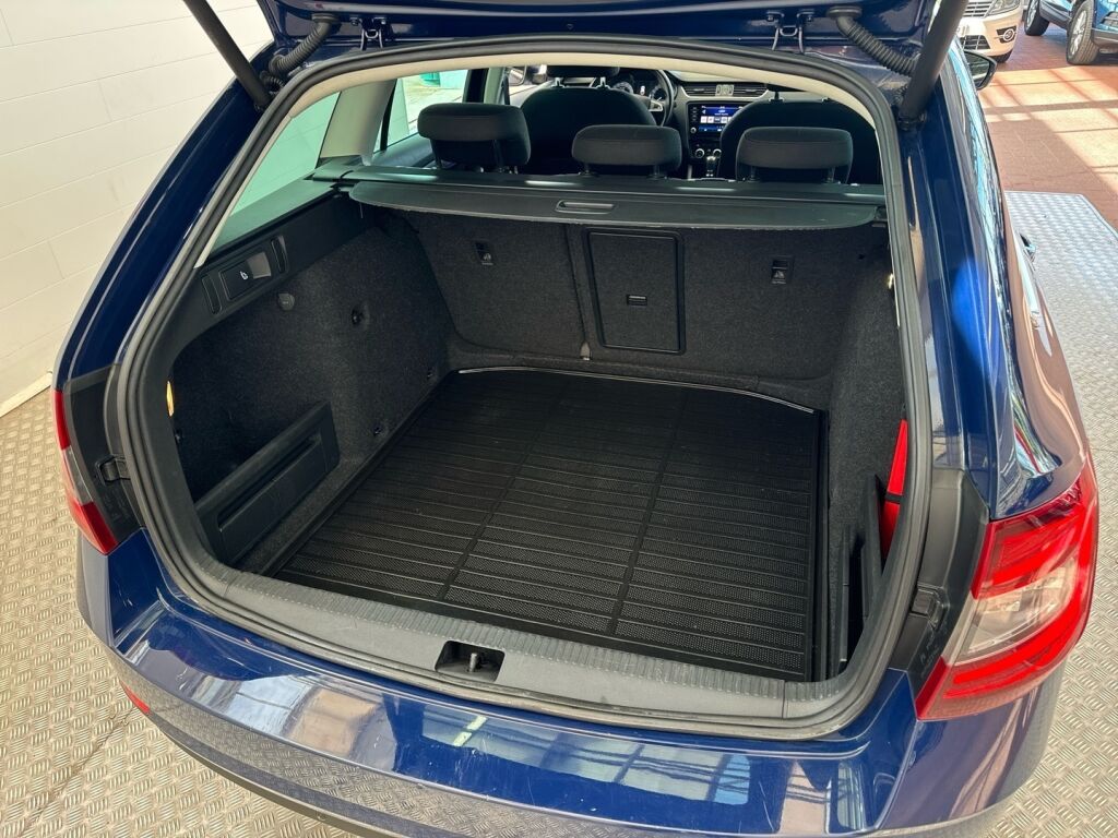 Skoda Octavia 2018 Sininen