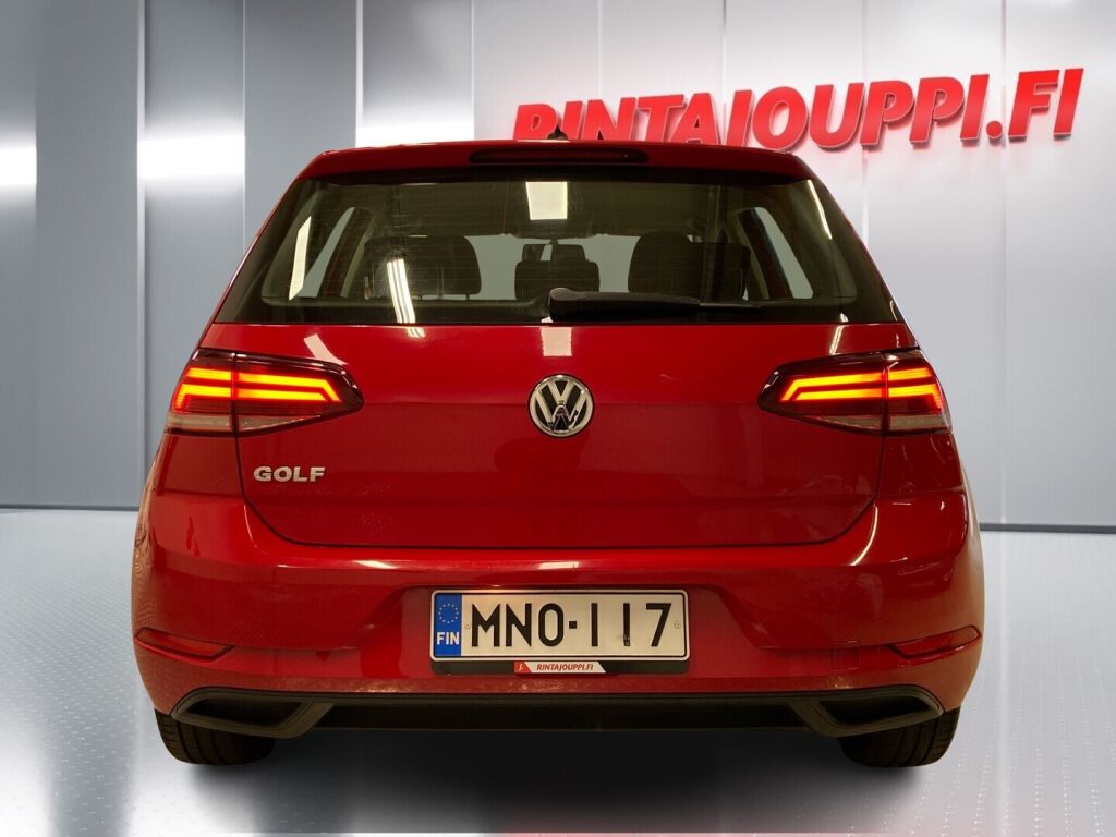 Volkswagen Golf 2018 Punainen