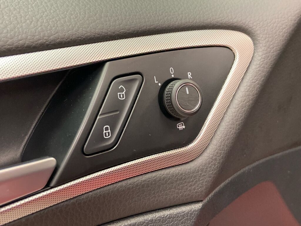 Volkswagen Golf 2018 Punainen