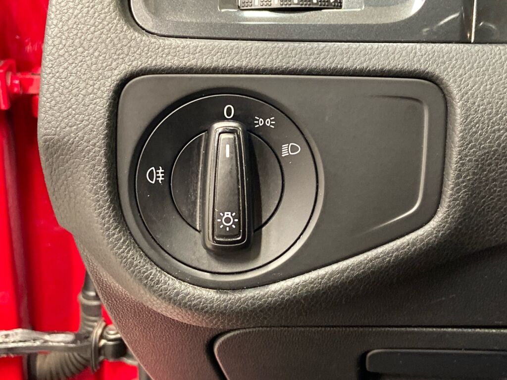 Volkswagen Golf 2018 Punainen