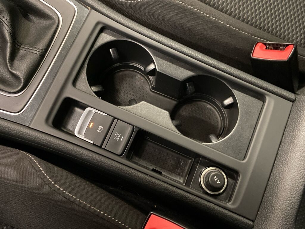 Volkswagen Golf 2018 Punainen