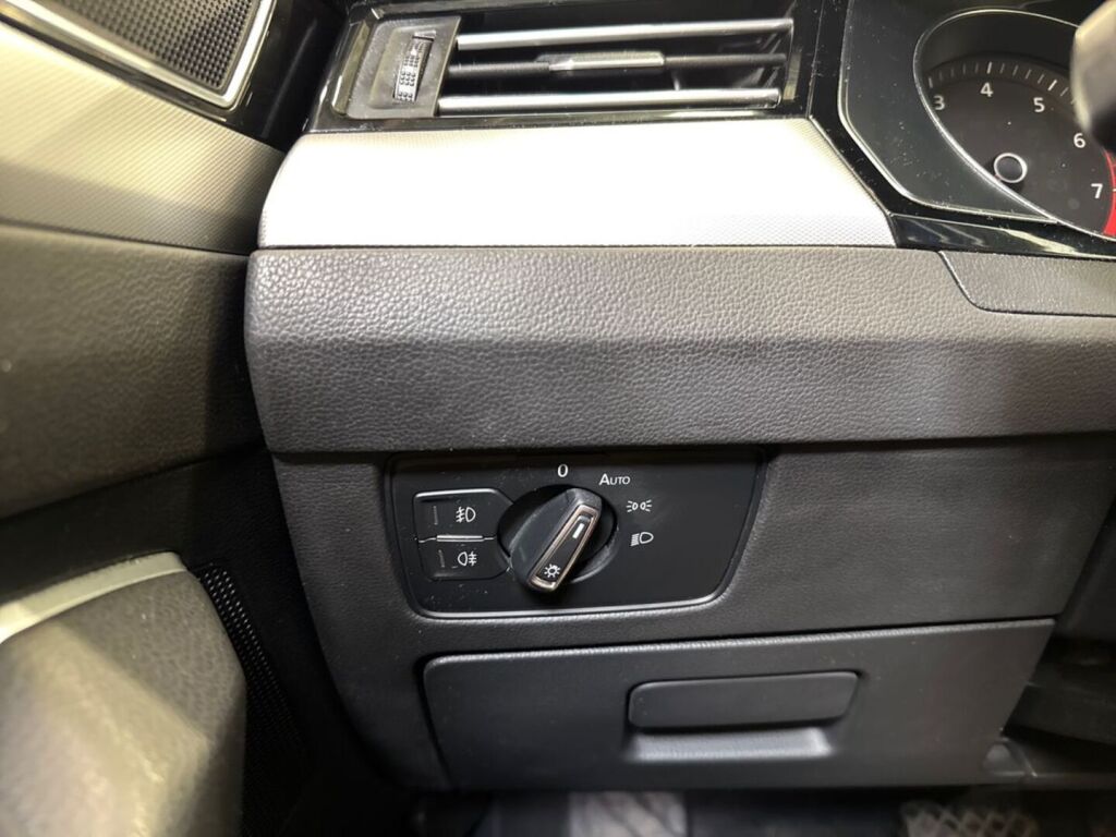 Volkswagen Passat 2018 Sininen