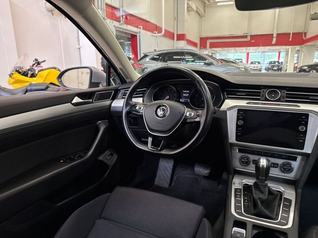 Volkswagen Passat 2018 Sininen