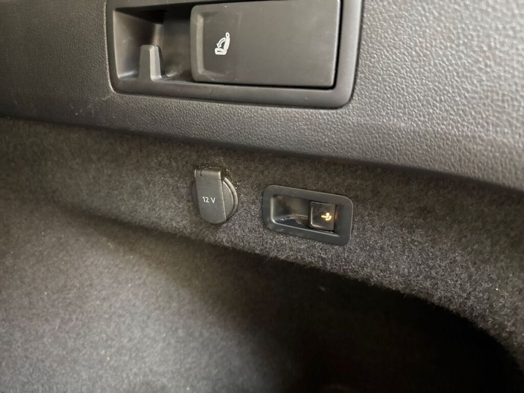 Volkswagen Passat 2018 Sininen