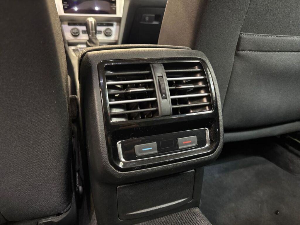 Volkswagen Passat 2018 Sininen