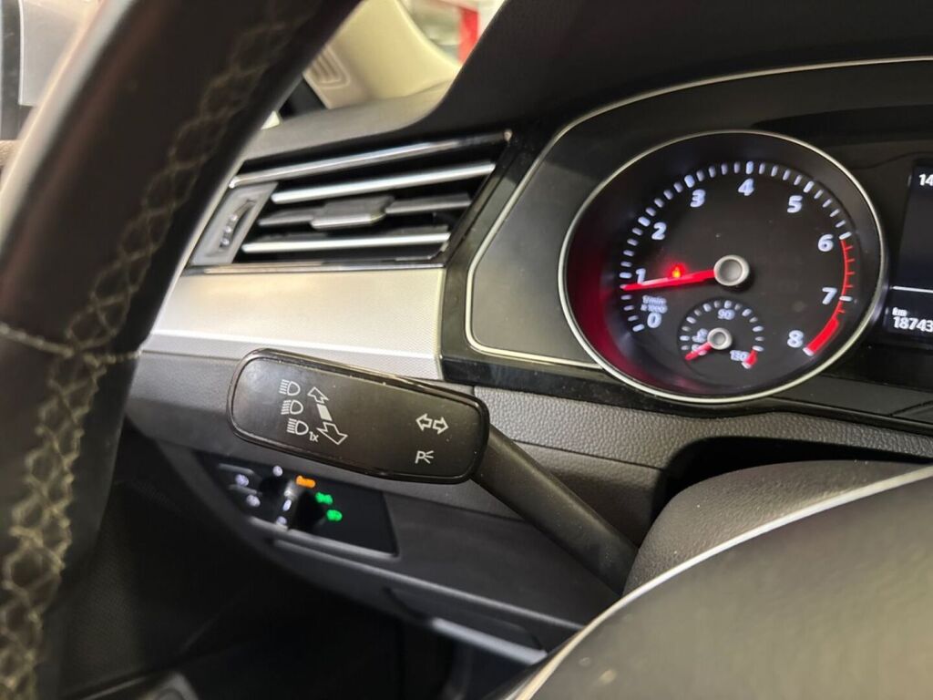 Volkswagen Passat 2018 Sininen
