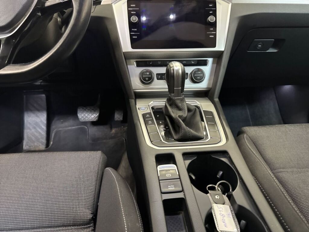 Volkswagen Passat 2018 Sininen