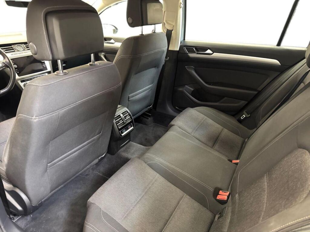 Volkswagen Passat 2018 Sininen