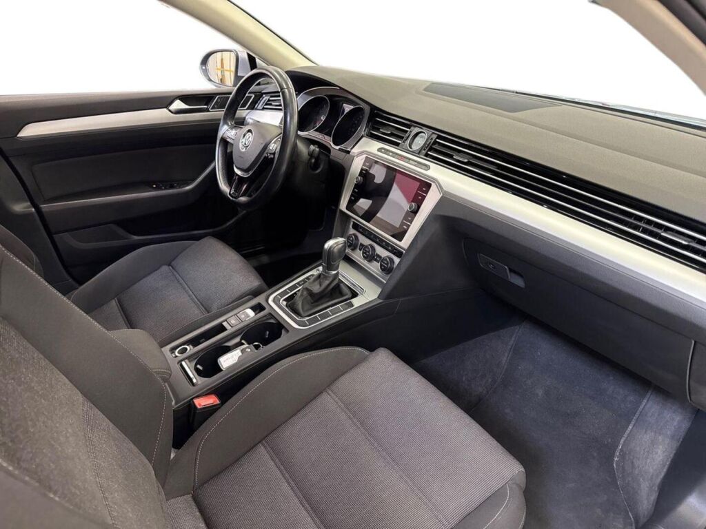 Volkswagen Passat 2018 Sininen