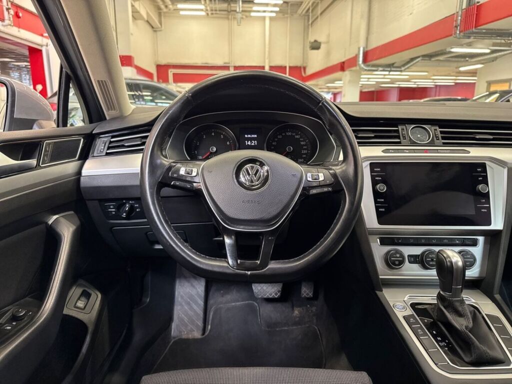 Volkswagen Passat 2018 Sininen