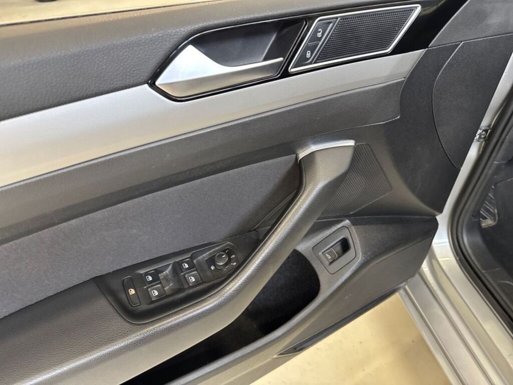 Volkswagen Passat 2018 Sininen