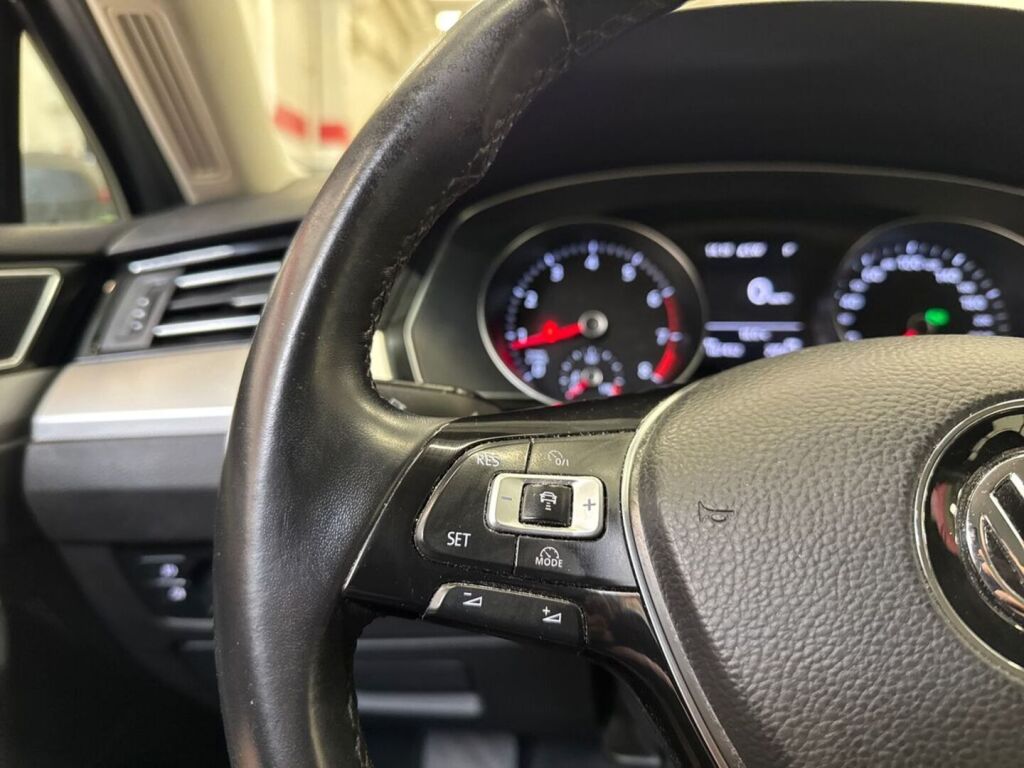 Volkswagen Passat 2018 Sininen