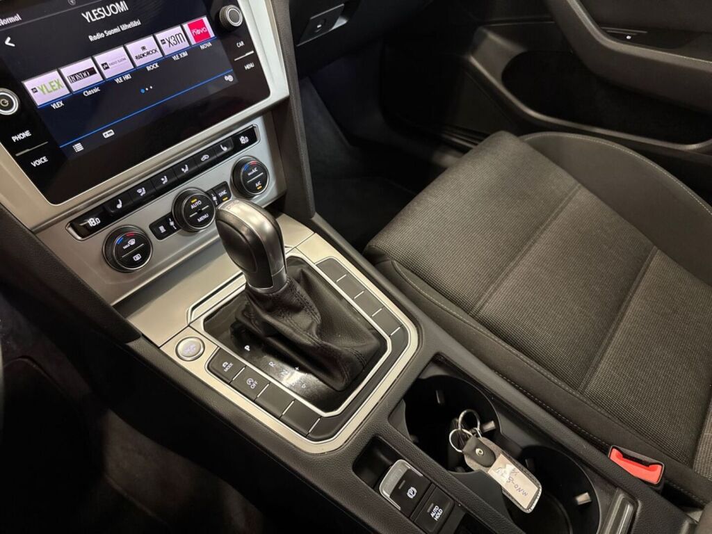 Volkswagen Passat 2018 Sininen