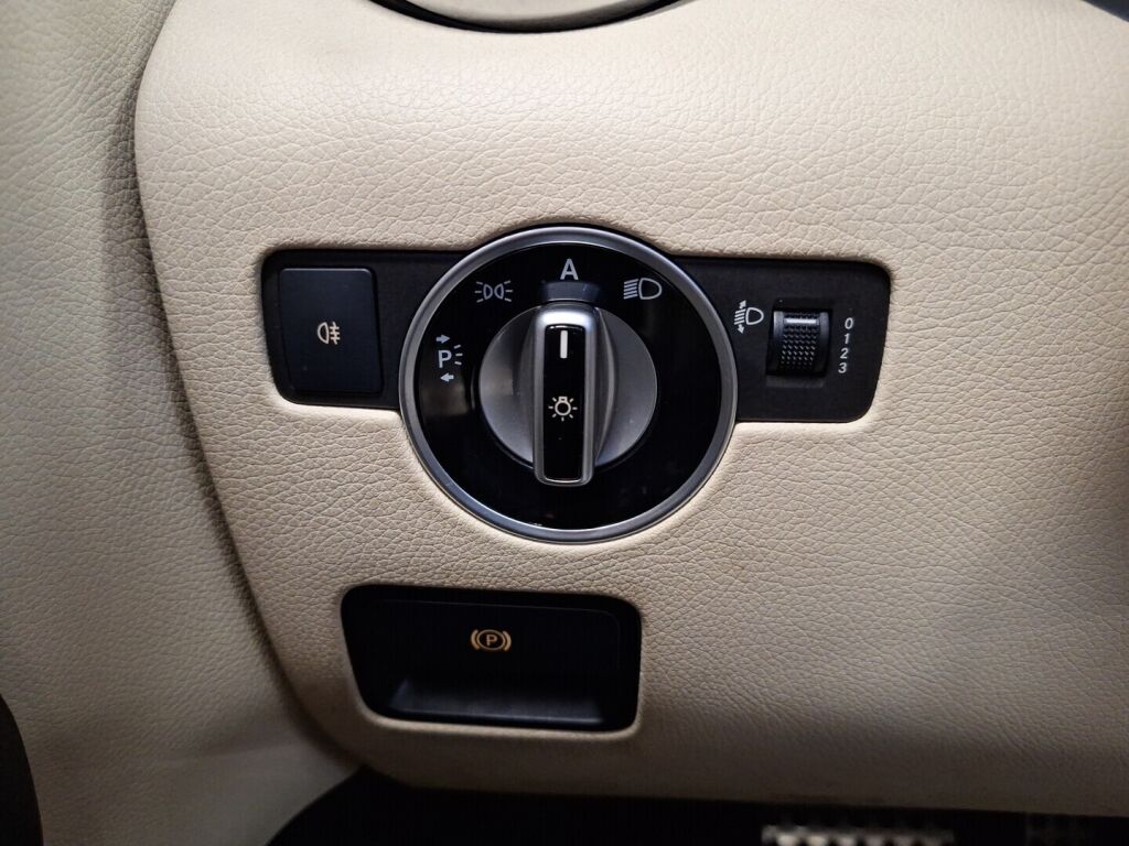 Mercedes-Benz SLK 2011 Punainen