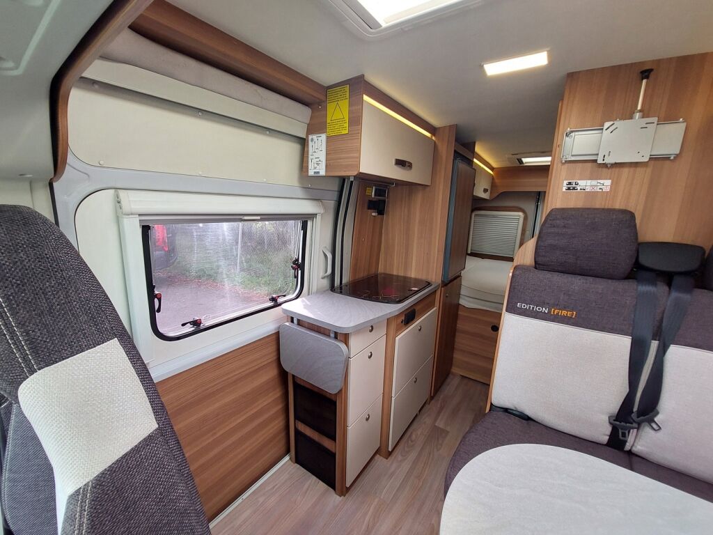 Weinsberg CaraBus 600 Fire Edition 2018 Valkoinen