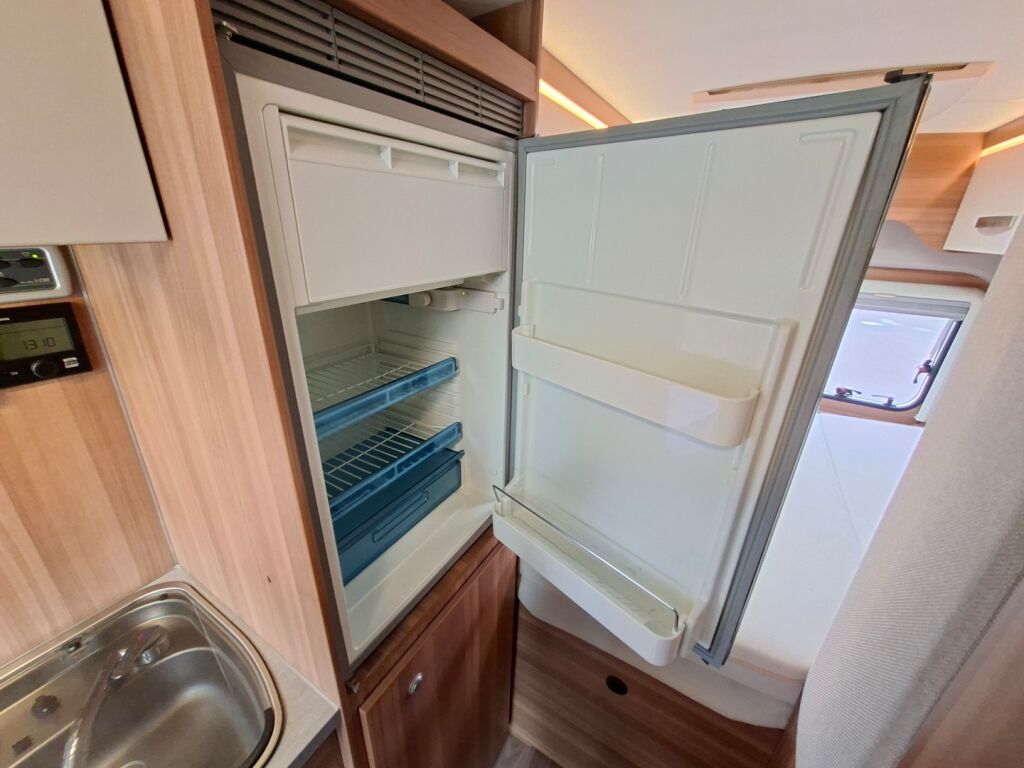 Weinsberg CaraBus 600 Fire Edition 2018 Valkoinen